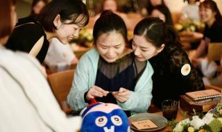 玩真心话大冒险时,应该提问哪些问题 真心话大冒险游戏